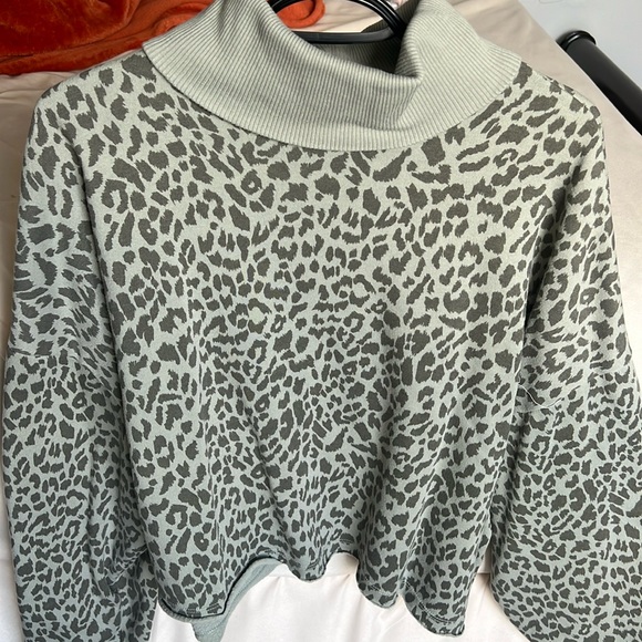 American Eagle cropped sweater - Picture 1 of 2